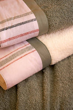 BRETONE 2 Set Asciugamani in Spugna 430 Tinte in Filo | Domus Zone - DomusZone