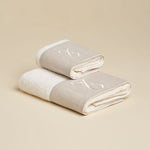 LEONARDO Set Asciugamani in spugna 430gr e Lino con ricamo monogram | Domus Zone - DomusZone