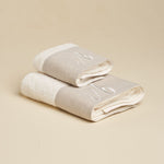 LEONARDO Set Asciugamani in spugna 430gr e Lino con ricamo monogram | Domus Zone - DomusZone