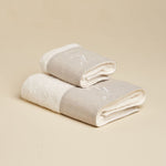 LEONARDO Set Asciugamani in spugna 430gr e Lino con ricamo monogram | Domus Zone - DomusZone