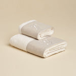 LEONARDO Set Asciugamani in spugna 430gr e Lino con ricamo monogram | Domus Zone - DomusZone