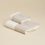 LEONARDO Set Asciugamani in spugna 430gr e Lino con ricamo monogram | Domus Zone - DomusZone