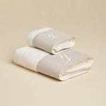 LEONARDO Set Asciugamani in spugna 430gr e Lino con ricamo monogram | Domus Zone - DomusZone