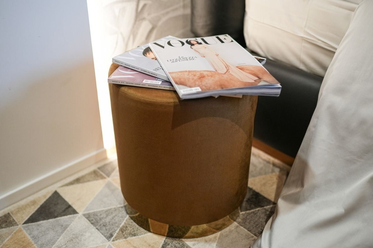 Pouf Velvet Cammello e Velluto e Metallo Oro | Domus Zone - DomusZone