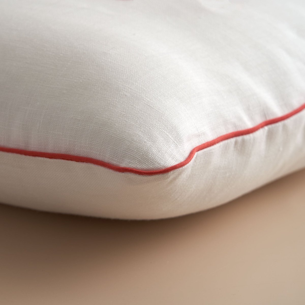 ZANTE Cuscino Arredo in Lino con Ricamo Corallo | Domus Zone - DomusZone